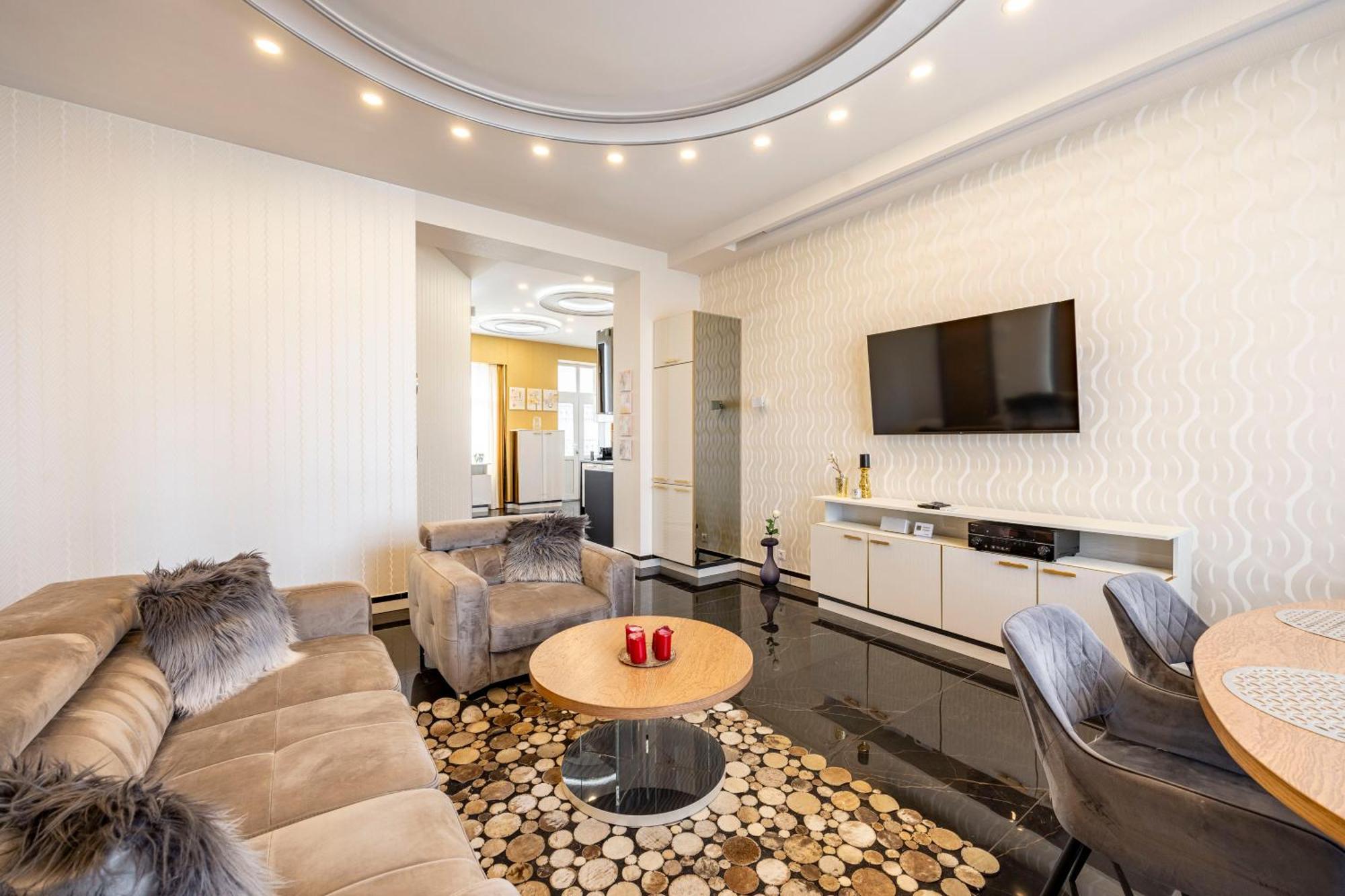 Luxury Royal Central Apartment By Prestige Homes Budapest Eksteriør billede